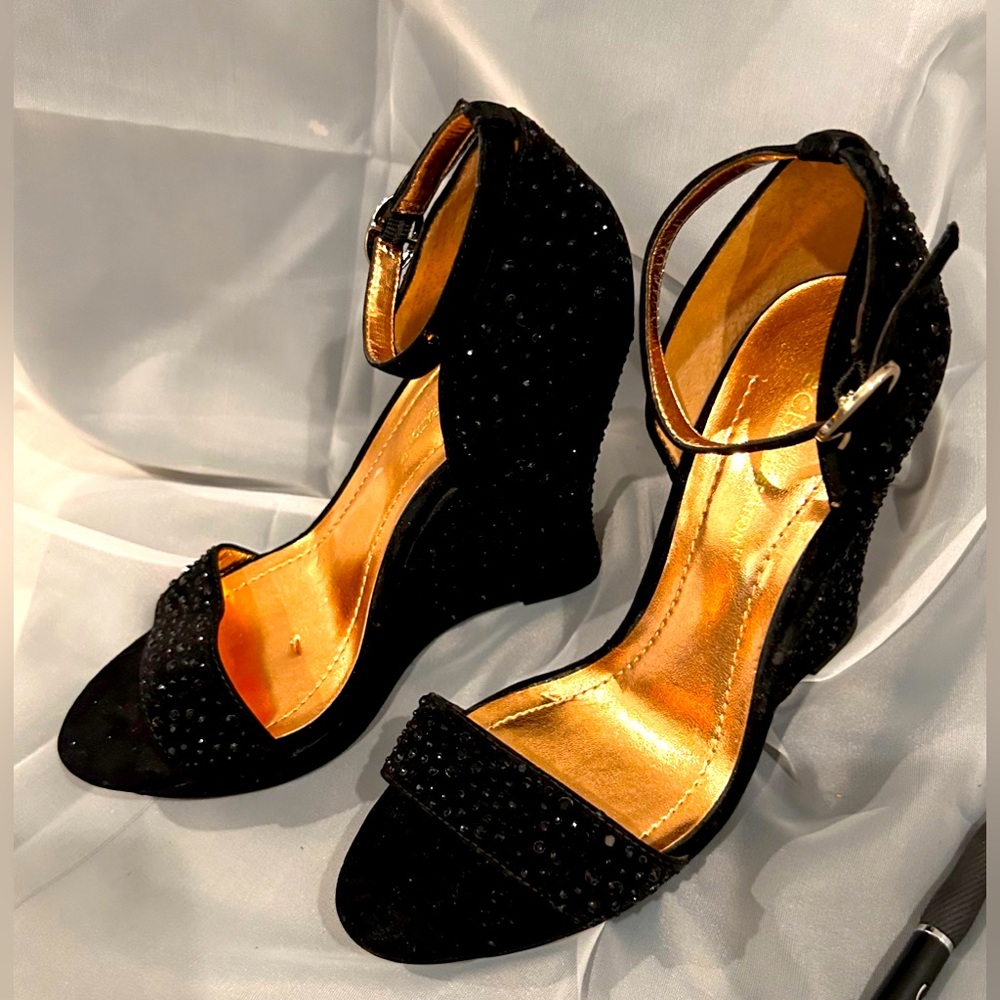 BCBGeneration Black Glam Wedge sandal NWOT size 6 1/2